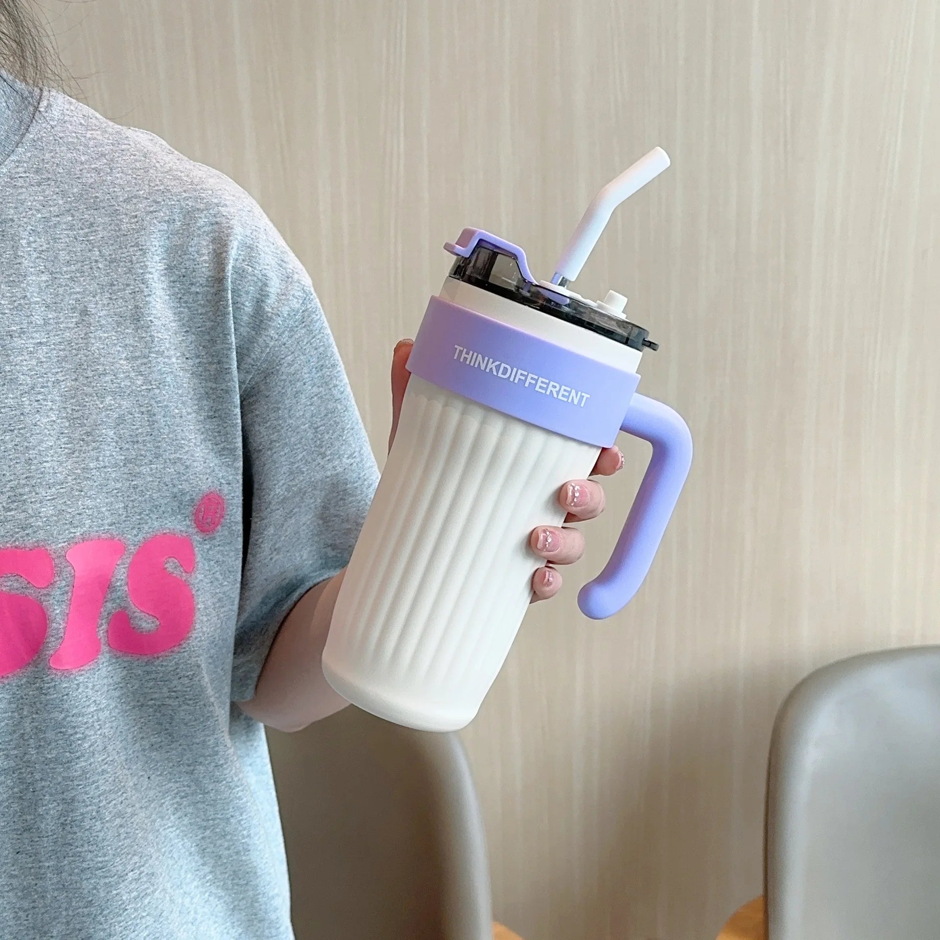 Gourde Ova blanche mate 500 ml, design élégant et minimaliste, réutilisable et durable