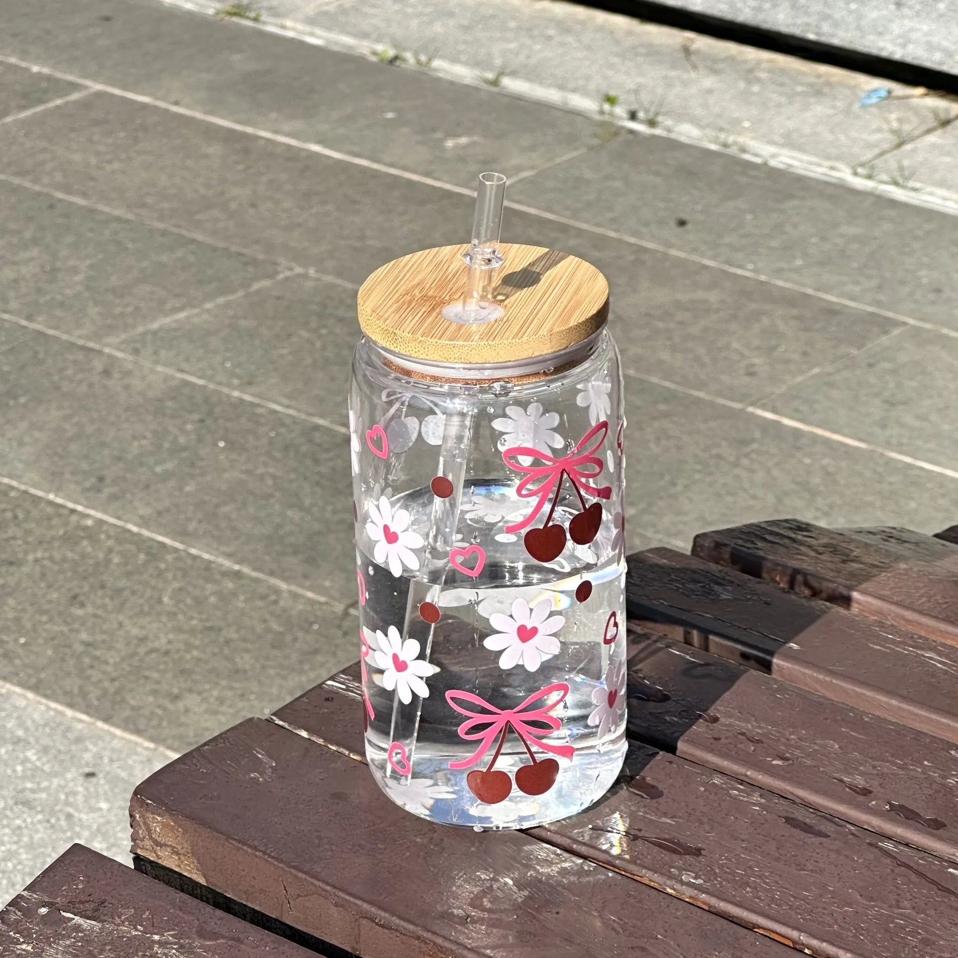 Gourde plastique sans BPA transparente au design minimaliste