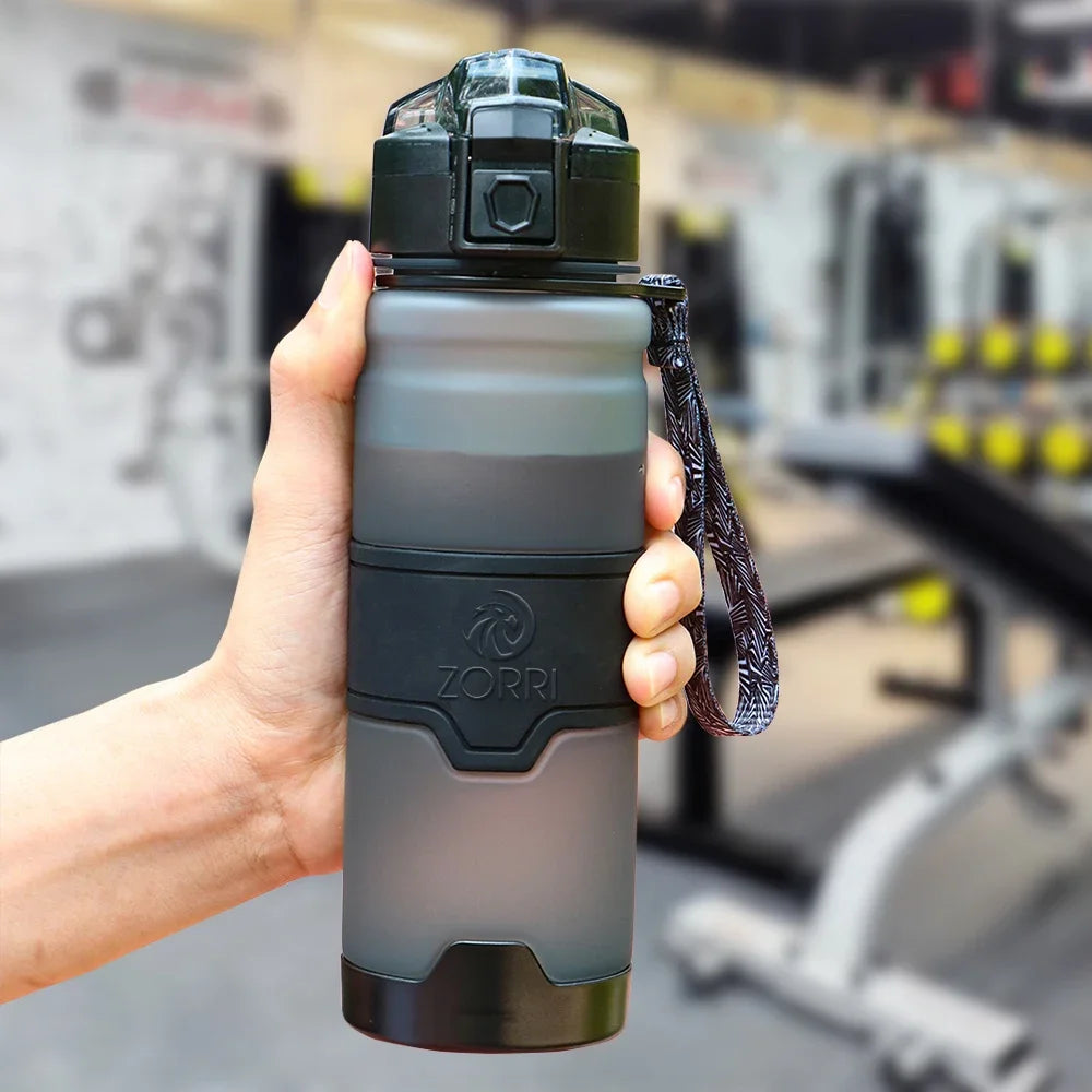 Gourde Shaker Protéines ZORRI – Sans BPA, Écologique, pour Fitness, Musculation, Randonnée et Sport