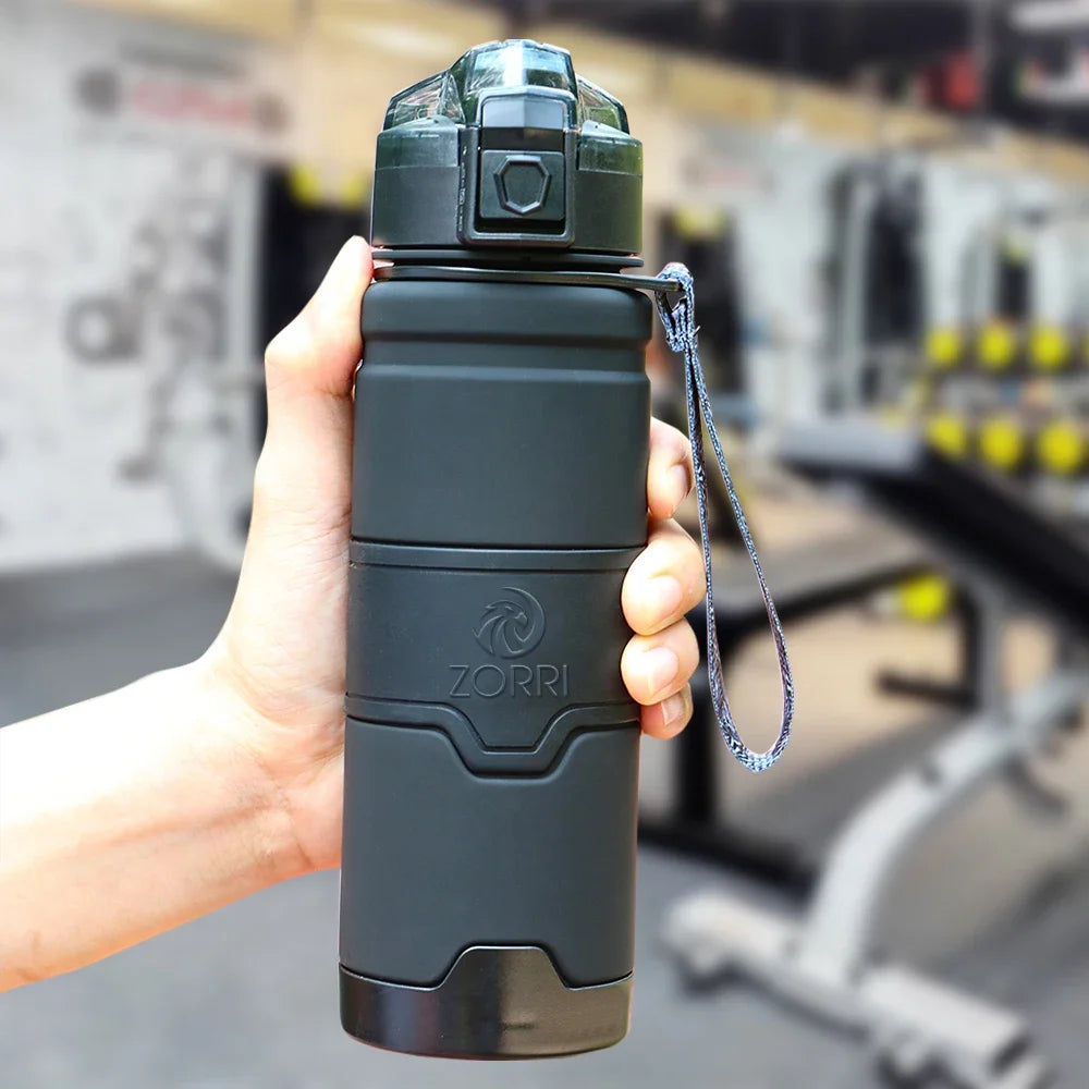 Gourde Shaker Protéines ZORRI – Sans BPA, Écologique, pour Fitness, Musculation, Randonnée et Sport