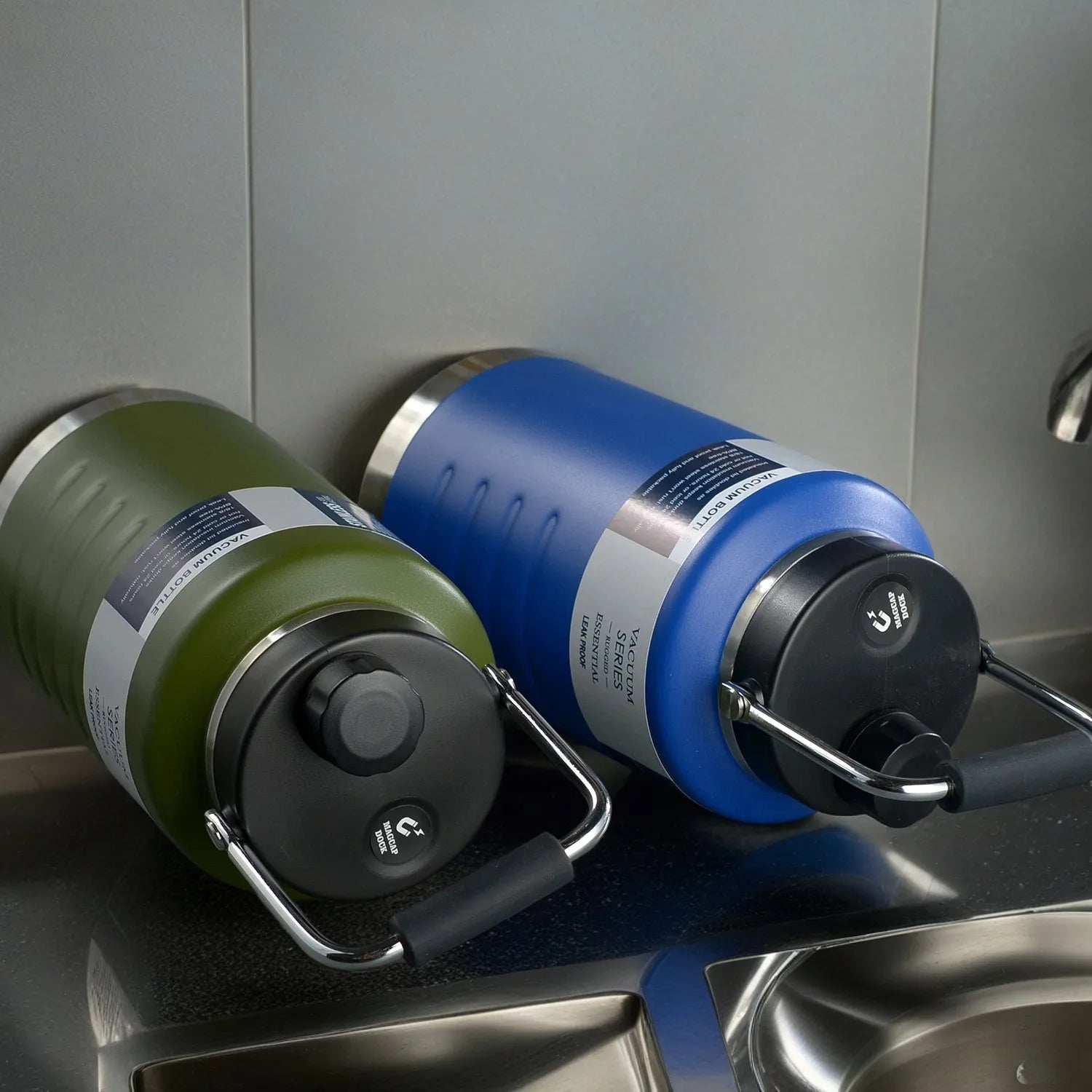 Gourde XXL Isotherme 2L – Grande Capacité en Acier Inoxydable pour Randonnée, Camping, Van Life & Sport