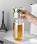 Gourde en verre avec infuseur TEVA 390 ml — retrait du compartiment à infusion doré.